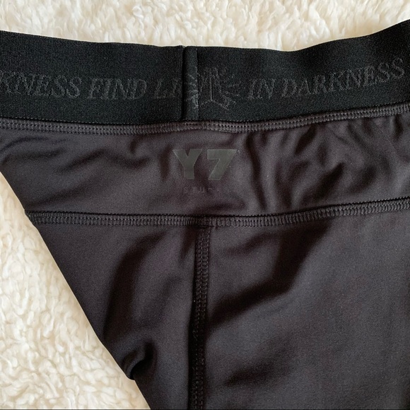 Y7 Studio Yoga In Darkness Find Light Leggings - Picture 8 of 8